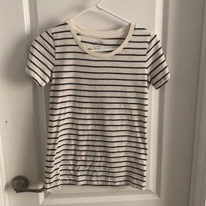 💛 Essential tee!!